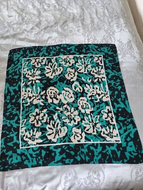 Vintage 90s OSCAR DE LA RENTA rayon Scarf 30X31 Inches
